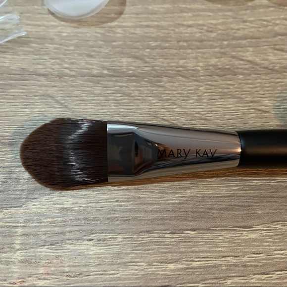 Liquid Foundation Brush - Picture 3 of 3